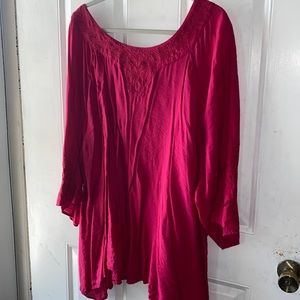 Beautiful pink Catherine’s top! Fuchsia in color. Rayon/nylon